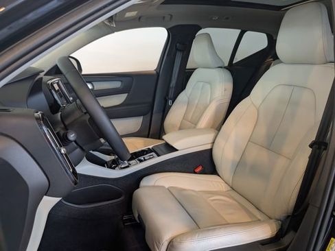 Used 2023 Volvo XC40 B5 Plus w/ Protection Package Premier image 13