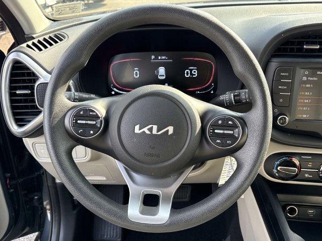 Used 2025 Kia Soul LX w/ LX Technology Package FWD image 18