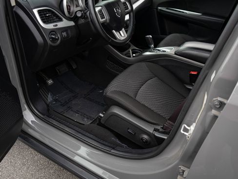 Used 2019 Dodge Journey SE w/ Safe & Sound Group FWD image 17