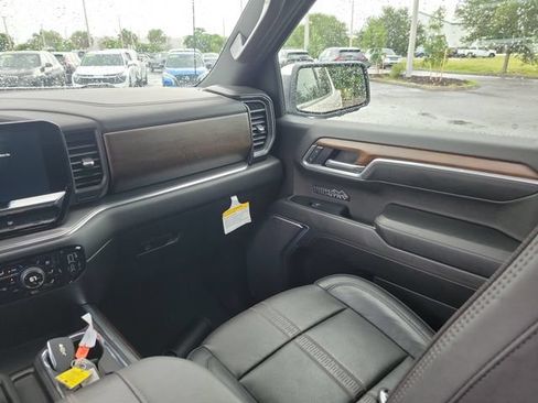 Used 2025 Chevrolet Silverado 1500 High Country w/ High Country Premium Package AWD/4WD image 17