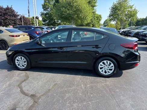 Used 2020 Hyundai Elantra SE w/ Cargo Package (C1) FWD image 2