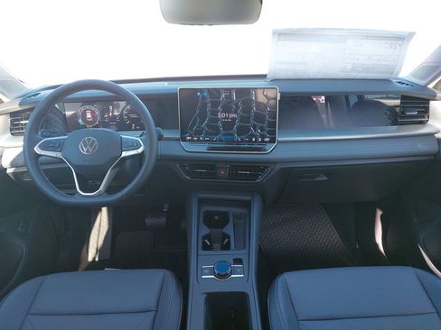 New 2026 Volkswagen Tiguan SE FWD image 9