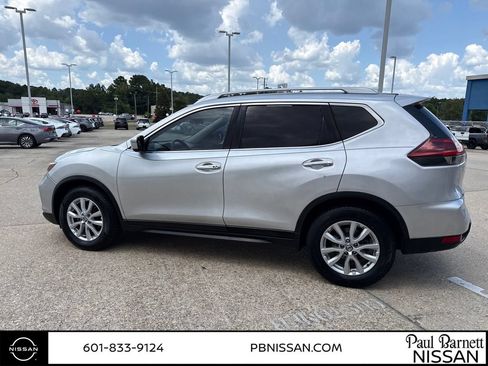 Used 2018 Nissan Rogue SV FWD image 11