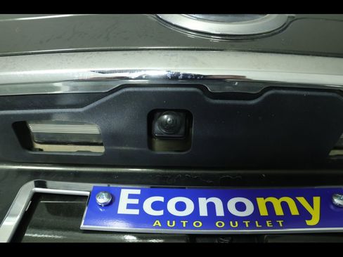 Used 2016 Nissan Rogue SV w/ SV Premium Package image 10