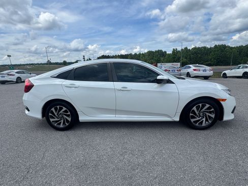 Used 2017 Honda Civic EX image 3