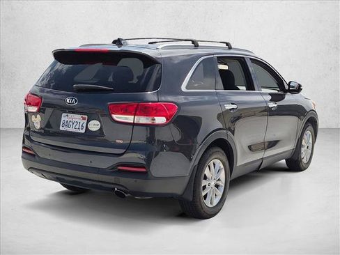 Used 2017 Kia Sorento FWD w/ LX Convenience Package image 5
