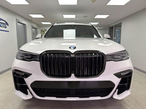 Used 2021 BMW X7 xDrive40i w/ M Sport Package AWD/4WD image 6