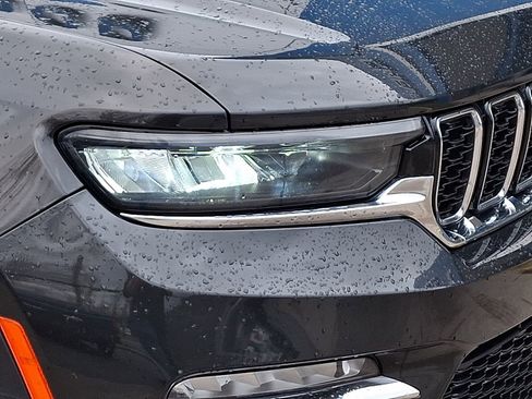 Used 2023 Jeep Grand Cherokee Limited image 9