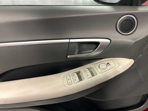 Used 2025 Hyundai Sonata SE FWD image 12