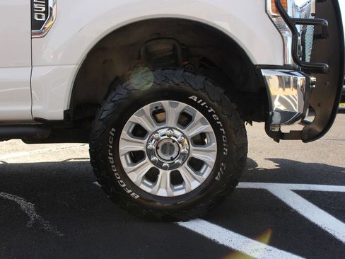 Used 2020 Ford F250 XLT w/ FX4 Off-Road Package AWD/4WD image 9