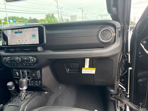 New 2026 Jeep Wrangler Unlimited Sahara AWD/4WD image 25