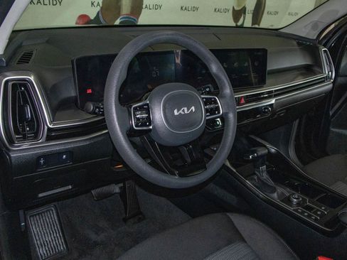 Used 2025 Kia Sorento LX FWD image 5
