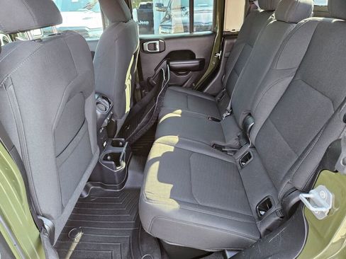 Used 2021 Jeep Gladiator Sport image 15