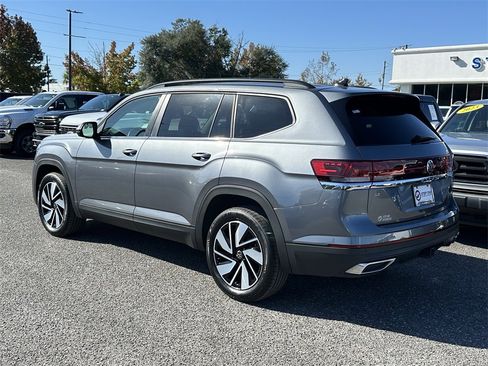 Used 2025 Volkswagen Atlas SE image 8