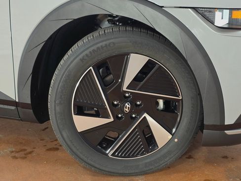 New 2026 Hyundai Ioniq 5 SEL image 10