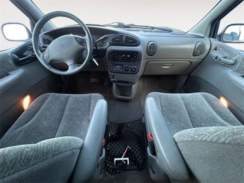Used 2000 Dodge Grand Caravan SE image 10