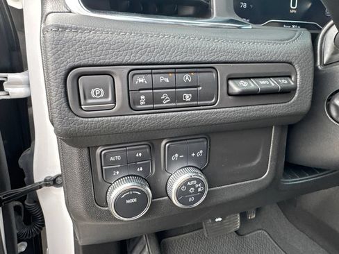 Used 2024 GMC Yukon Denali AWD/4WD image 11