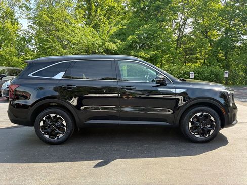 Used 2024 Kia Sorento S AWD/4WD image 5