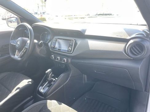 Used 2020 Nissan Kicks S image 27