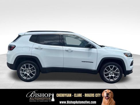 Used 2023 Jeep Compass Latitude AWD/4WD image 12