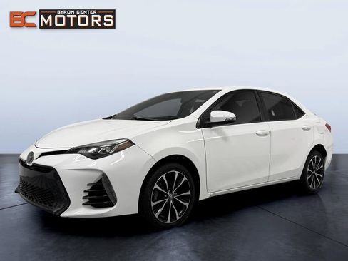 Used 2018 Toyota Corolla SE image 2