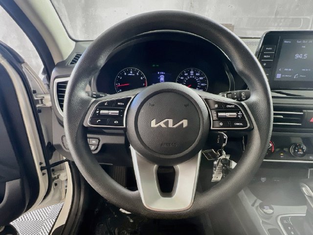 Used 2023 Kia Seltos LX AWD/4WD image 16