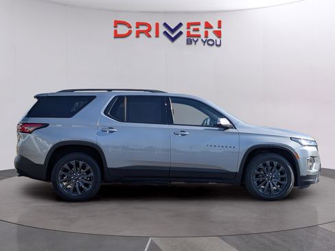 Used 2023 Chevrolet Traverse RS FWD image 6