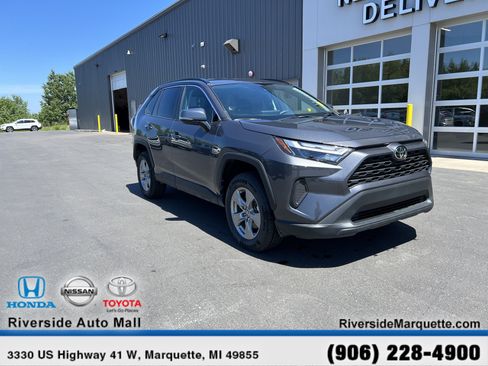 Used 2025 Toyota RAV4 XLE AWD/4WD image 1