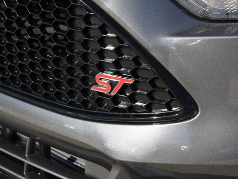 Used 2018 Ford Focus ST image 11