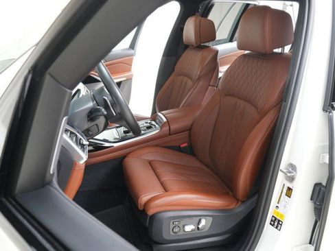 Used 2023 BMW X7 M60i w/ Executive Package image 40