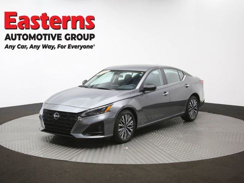 Used 2025 Nissan Altima 2.5 SV FWD image 55