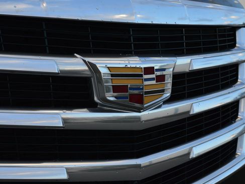 Used 2017 Cadillac Escalade Premium Luxury image 18