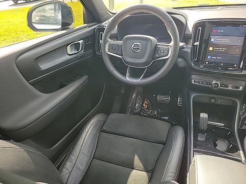 Used 2021 Volvo XC40 P8 Recharge w/ Advanced Package image 9