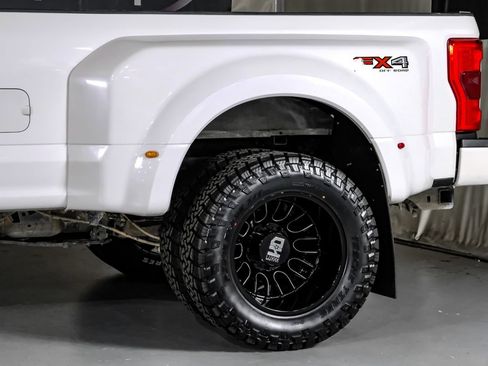 Used 2019 Ford F350 Platinum w/ Platinum Ultimate Package AWD/4WD image 14