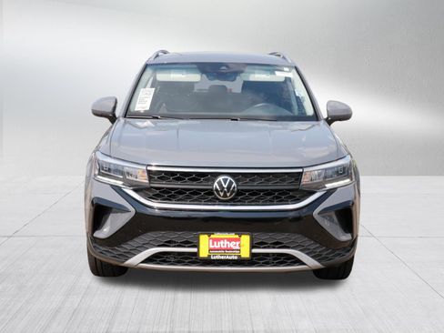 Used 2023 Volkswagen Taos SE AWD/4WD image 2