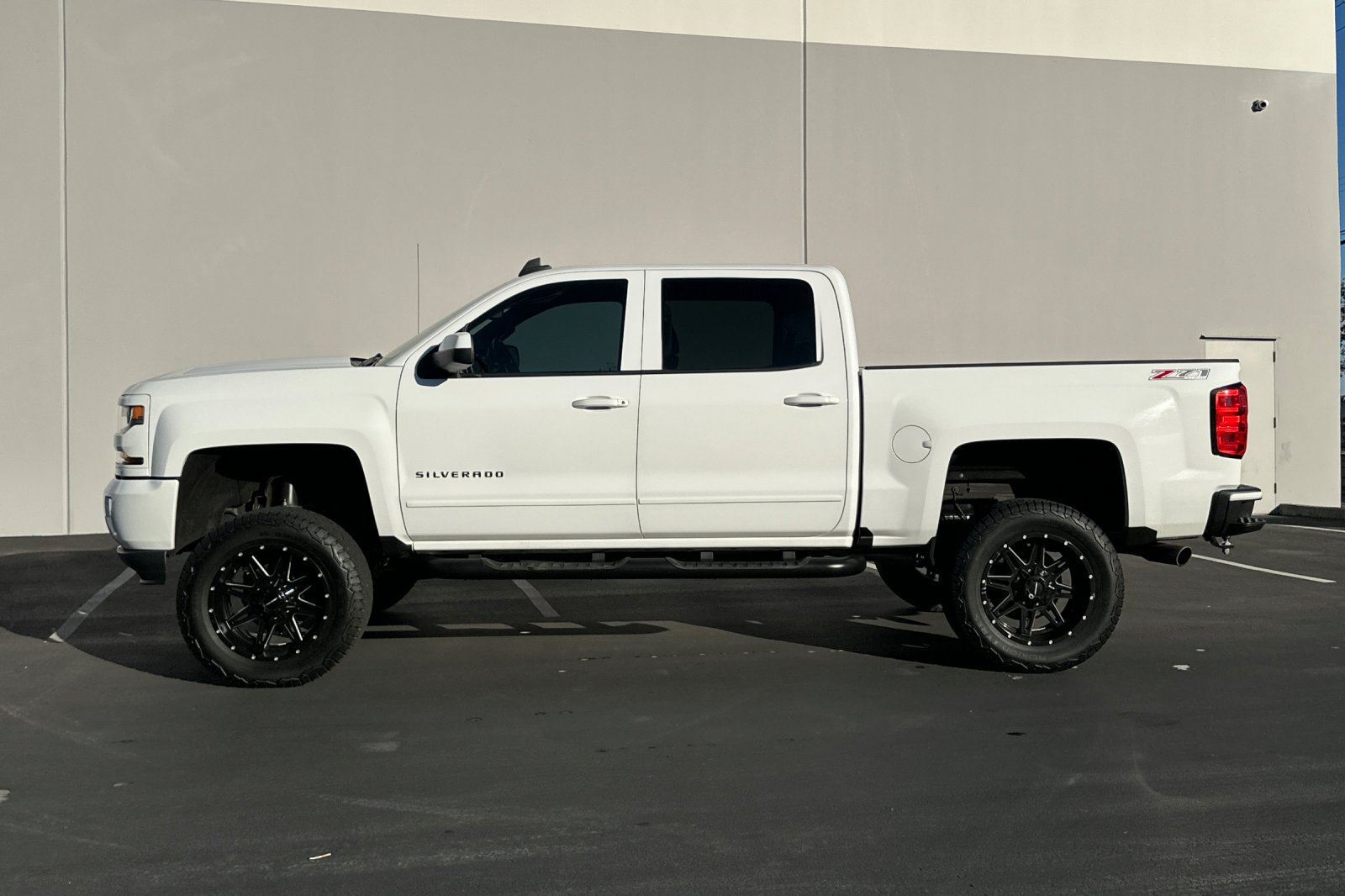 Used 2017 Chevrolet Silverado 1500 LT w/ LPO, Black Pack AWD/4WD image 7