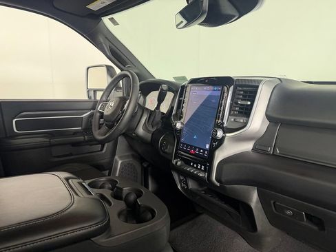 Certified 2025 RAM 2500 Big Horn AWD/4WD image 32