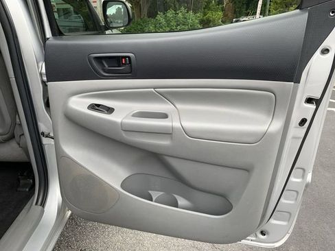 Used 2013 Toyota Tacoma PreRunner w/ SR5 Pkg RWD image 11