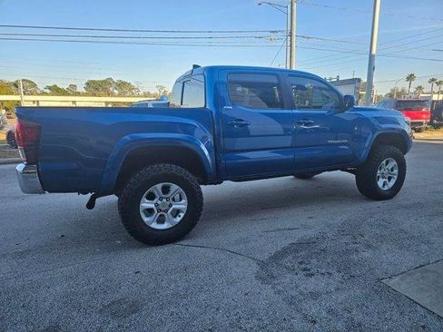 Used 2018 Toyota Tacoma SR5 AWD/4WD image 7