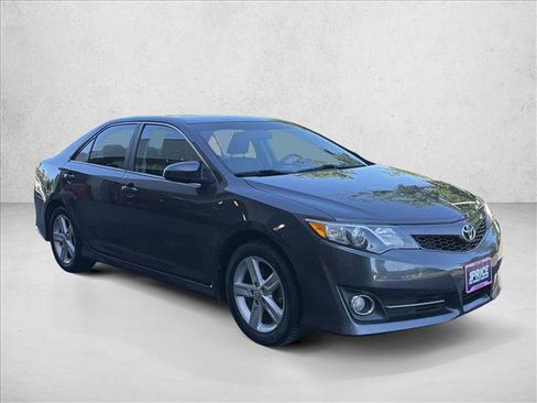 Used 2012 Toyota Camry SE w/ Leather Pkg FWD image 3