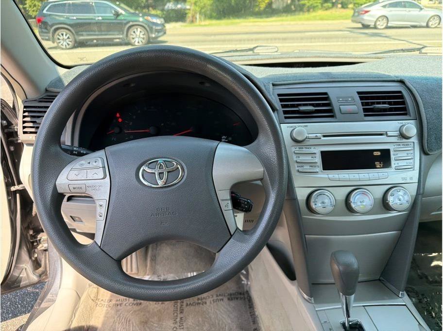 Used 2010 Toyota Camry LE FWD image 12