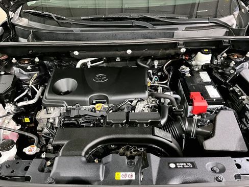 Used 2021 Toyota RAV4 XLE AWD/4WD image 32