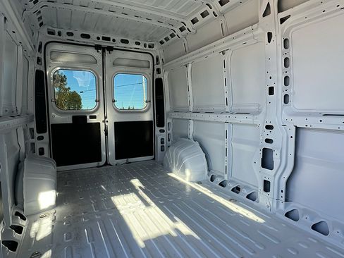 Used 2025 RAM ProMaster 2500 w/ Convenience Group image 14