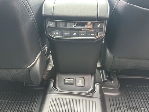 Used 2023 Toyota Highlander Platinum AWD/4WD image 23