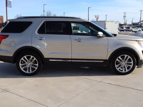 Used 2017 Ford Explorer Limited w/ Equipment Group 301A image 5