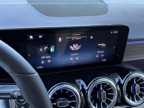 New 2026 Mercedes-Benz GLB 250 4MATIC image 18