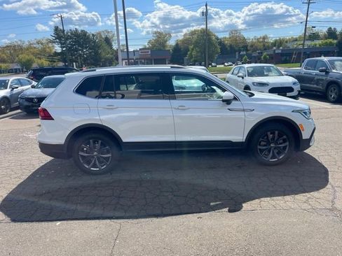 Used 2023 Volkswagen Tiguan SE AWD/4WD image 17