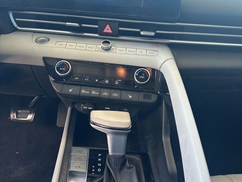 Used 2024 Hyundai Elantra Limited FWD image 10