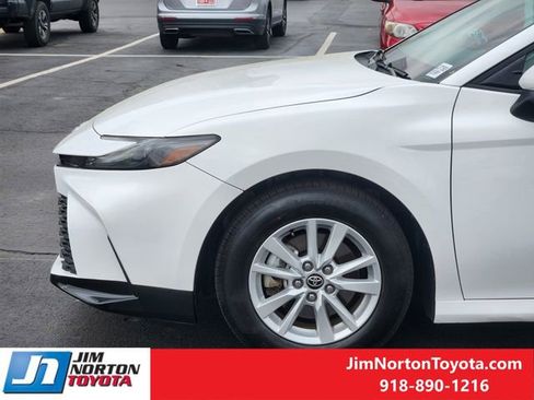 Used 2025 Toyota Camry LE image 8