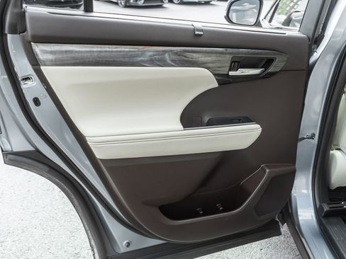 Used 2020 Toyota Highlander Platinum image 35